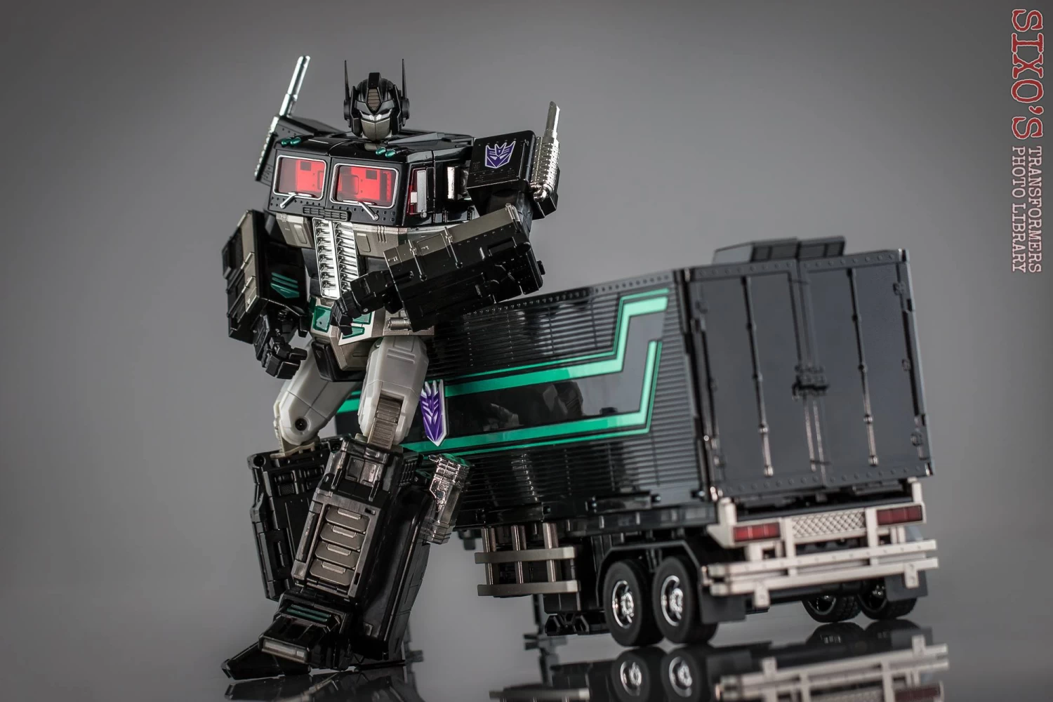 4th Party MP-10B Optimus Prime Black Version Figure & TrailerĀ - Image 5