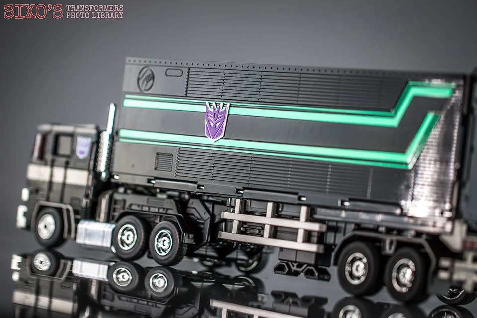 4th Party MP-10B Optimus Prime Black Version Figure & TrailerĀ - Image 9