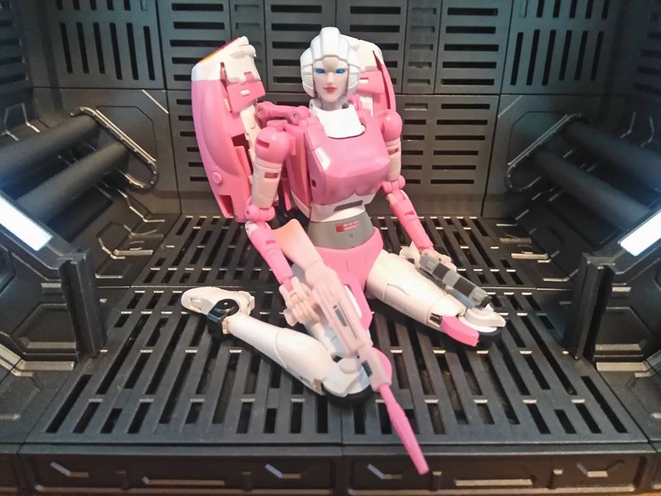 Fanstoys FT-24 Rouge Arcee - Image 19