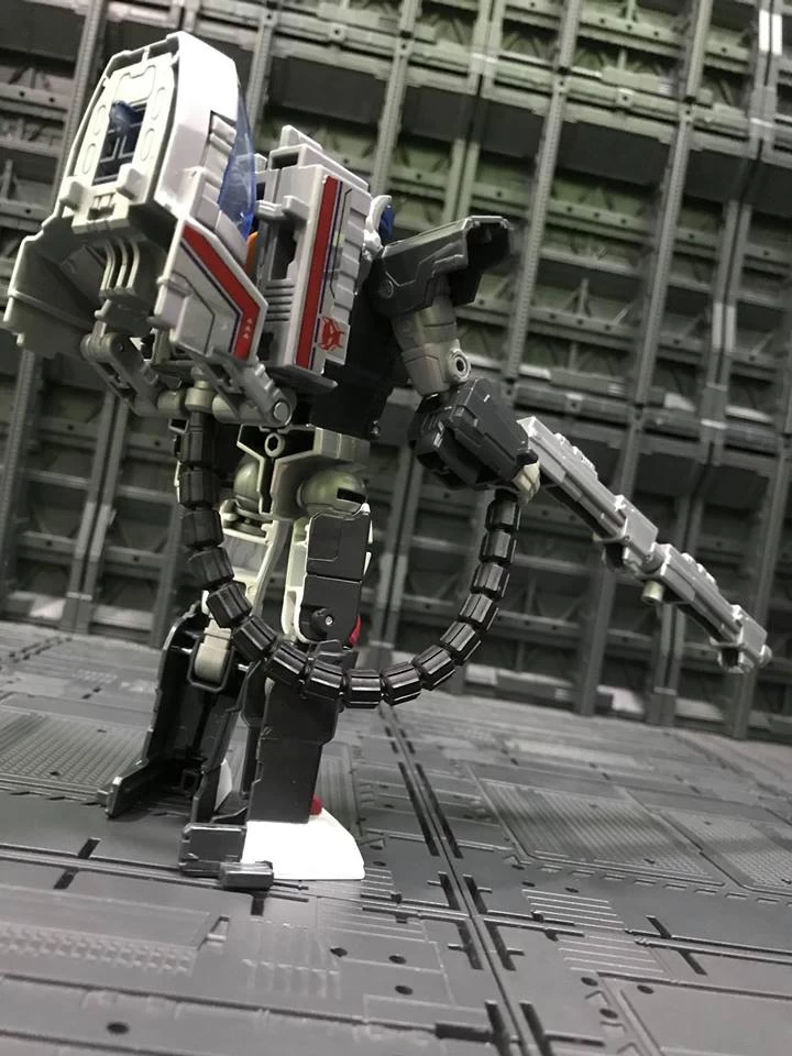 Hasbro PP-27 PP27 Optimal Optimus Power Of Prime Leader Class - Image 3