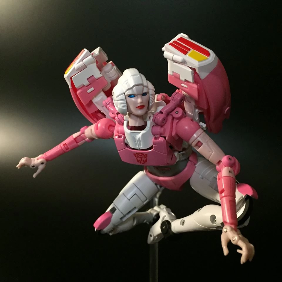 Fanstoys FT-24 Rouge Arcee - Image 9