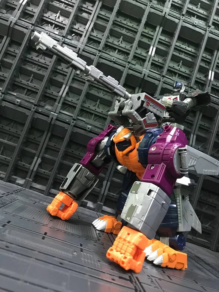 Hasbro PP-27 PP27 Optimal Optimus Power Of Prime Leader Class - Image 5