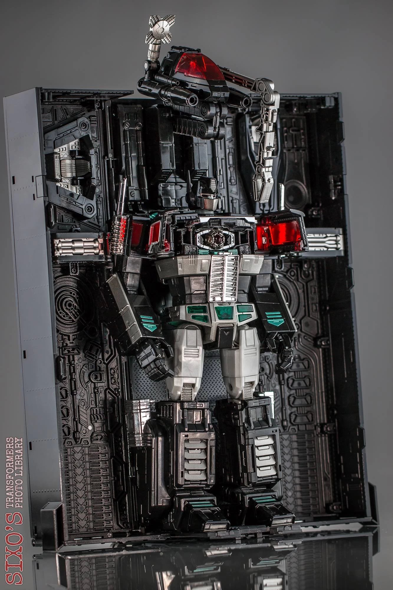 4th Party MP-10B Optimus Prime Black Version Figure & TrailerĀ - Image 4