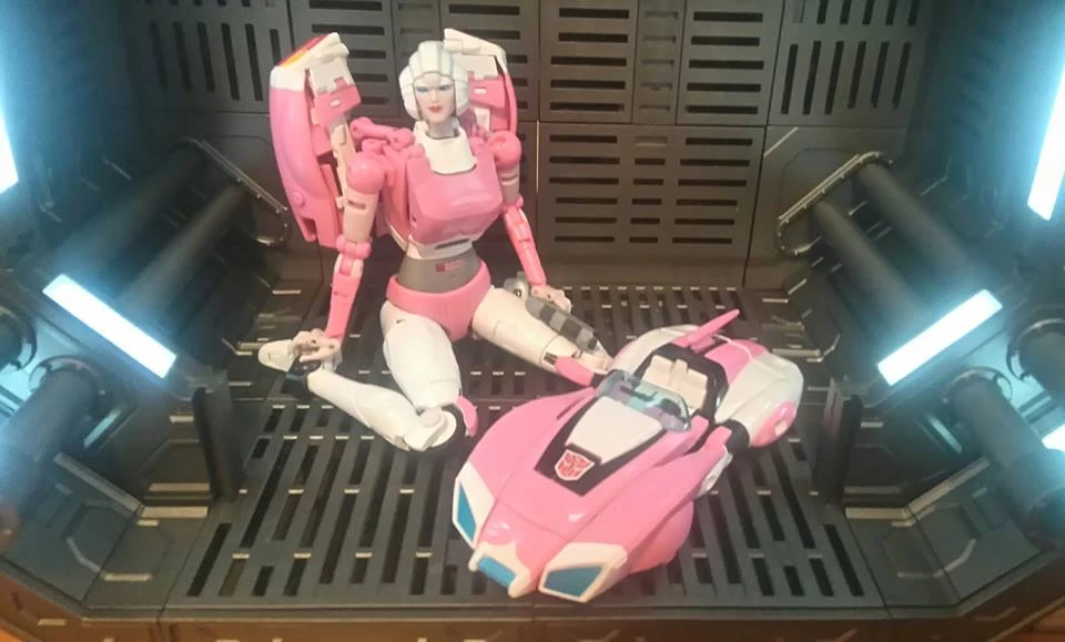 Fanstoys FT-24 Rouge Arcee - Image 18