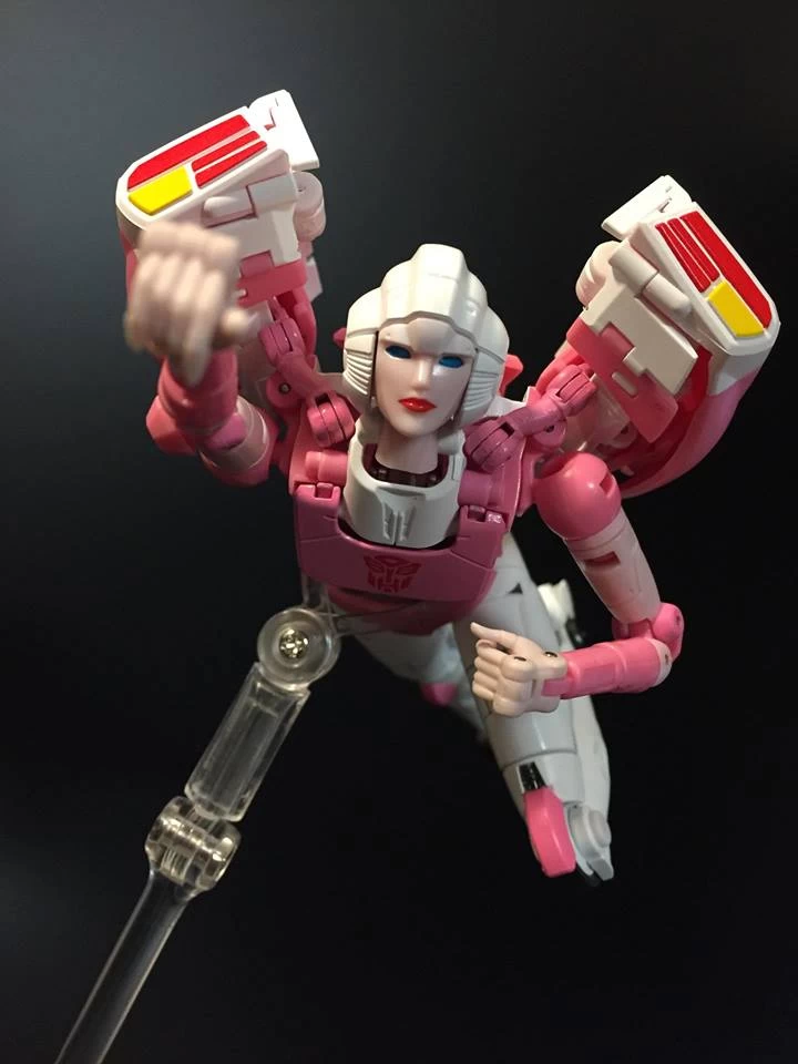 Fanstoys FT-24 Rouge Arcee - Image 2